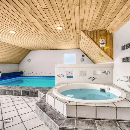 Cozy In With Sauna 度假居 *